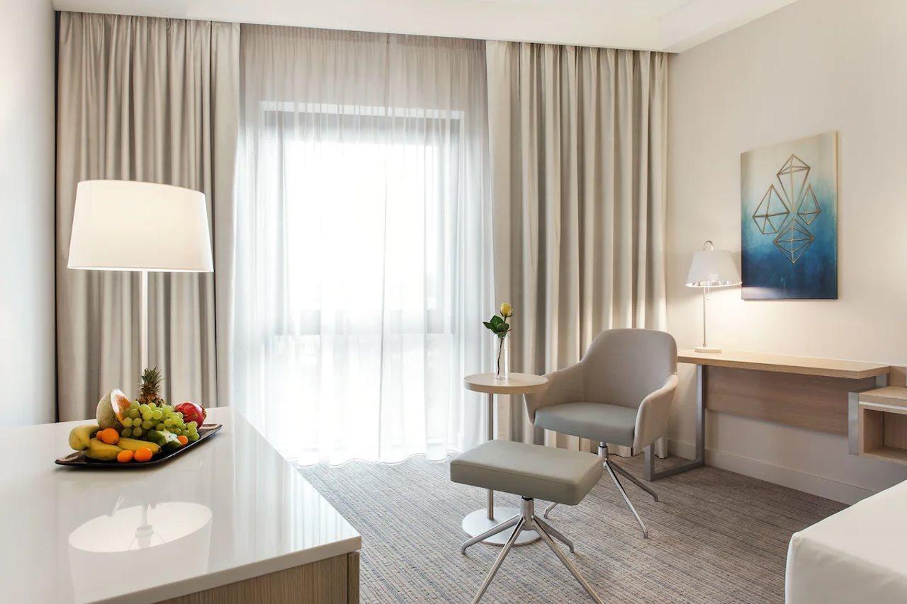 Courtyard By Marriott Vilnius City Center Exterior photo