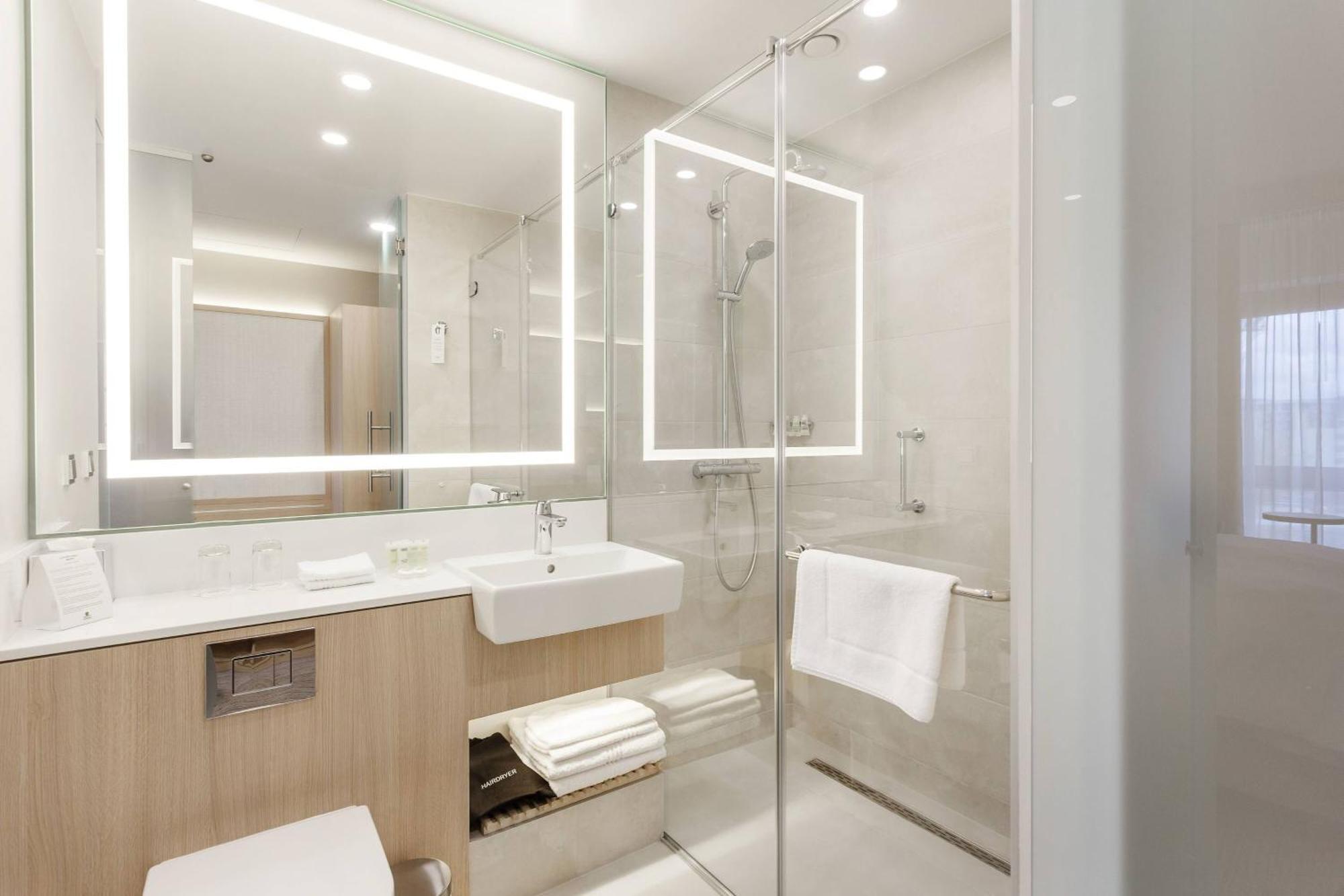 Courtyard By Marriott Vilnius City Center Exterior photo