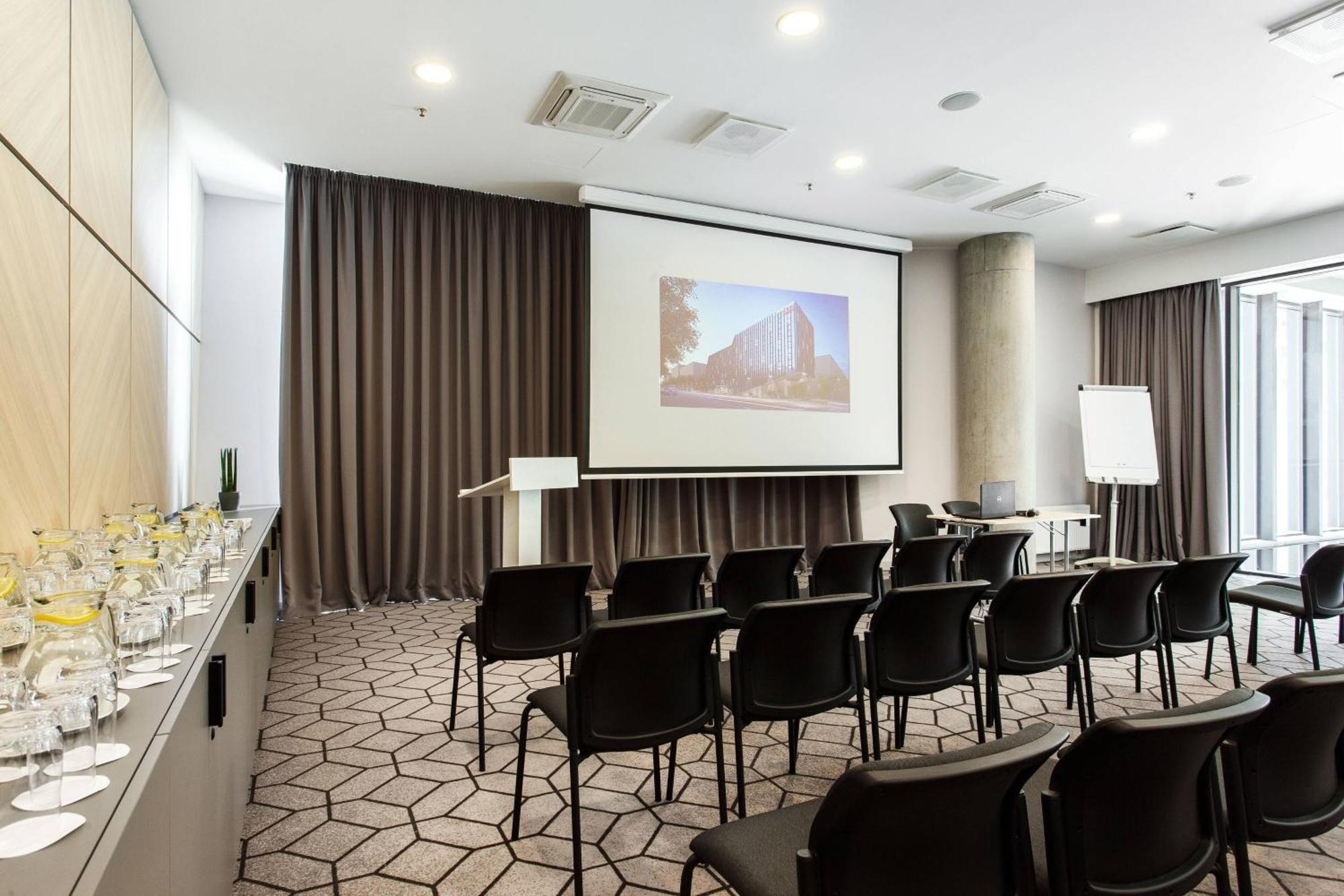 Courtyard By Marriott Vilnius City Center Exterior photo